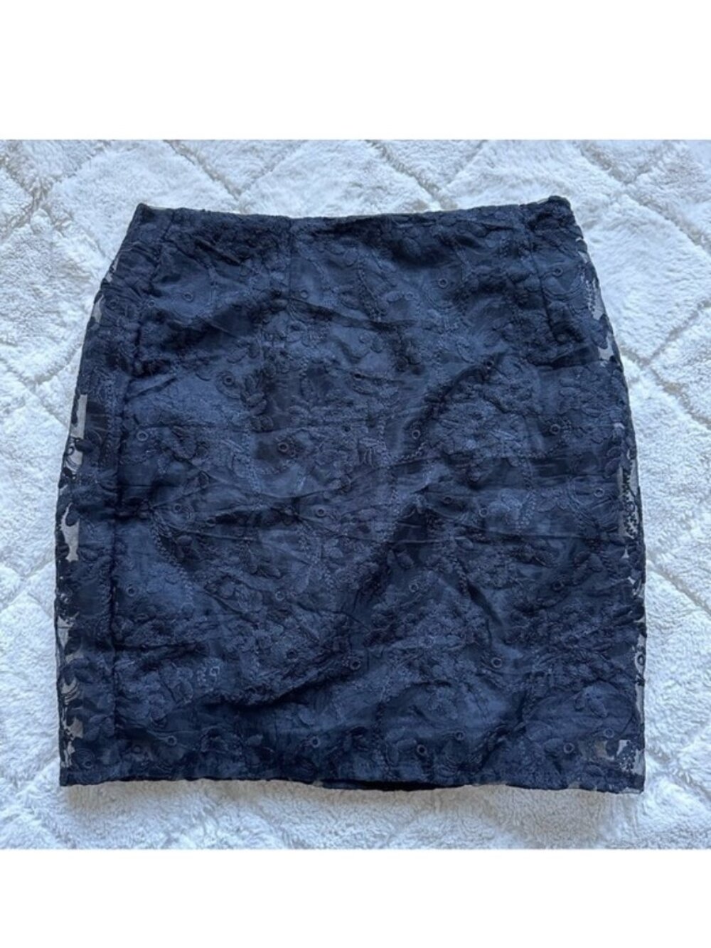 Lulu’s | Black Back Zip Floral Lace Mini Skirt | Size Small